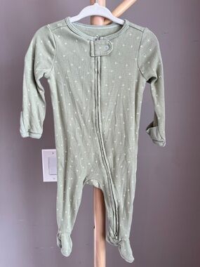 ⭐️⭐️PICK 5 / $20 Cloud Island Green Footed One-Piece Sleeper 3-6